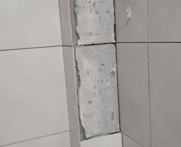 乐清瓷砖空鼓维修公司分享下瓷砖施工前基层浇水润湿程度不足，可能导致以下问题