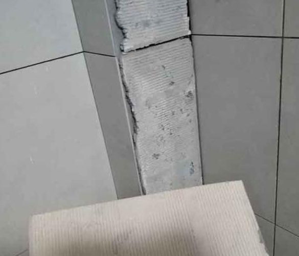 乐清瓷砖空鼓维修公司分享下厨房瓷砖脱落的补救措施。